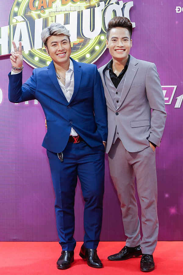 Thanh Bạch gây sốc khi xuất hiện ở họp báo với hình tượng không giống ai